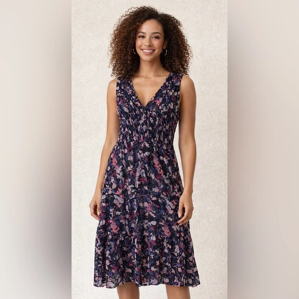Evereve Floral Smocked Sleeveless Midi Dress Purple/Pink/Blue Size Small - Picture 1 of 11